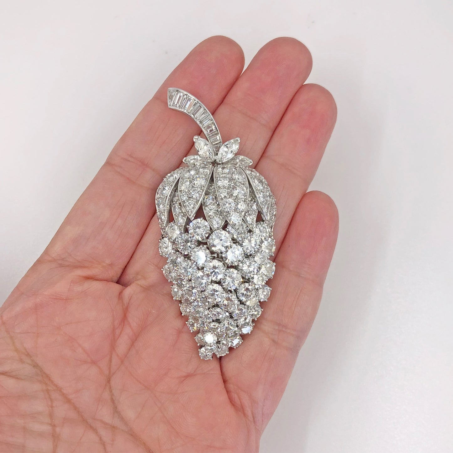 VAN CLEEF & ARPELS Diamond Acorn Motif Brooch