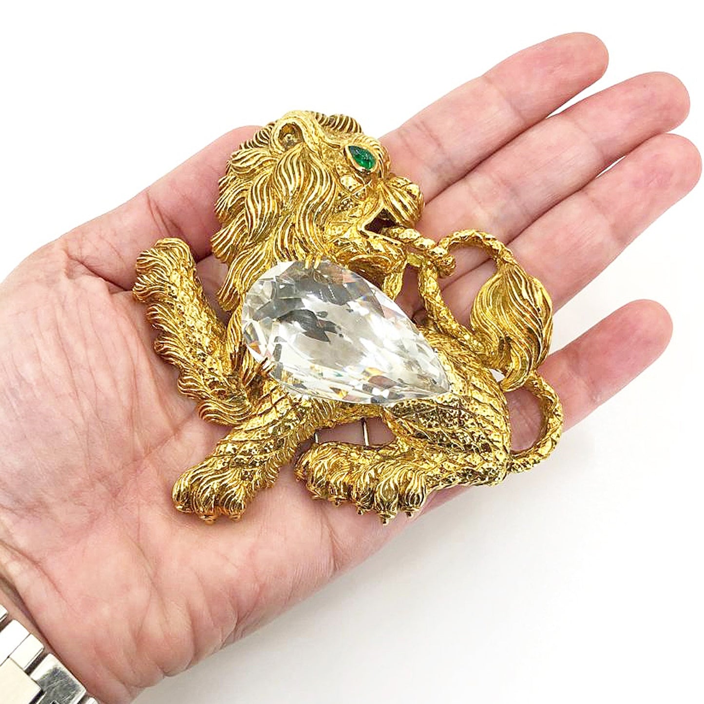 DAVID WEBB Kingdom Lion Rock Crystal Emerald Brooch