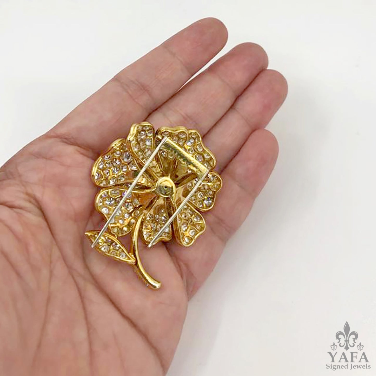 VAN CLEEF & ARPELS Diamond Flower Brooch
