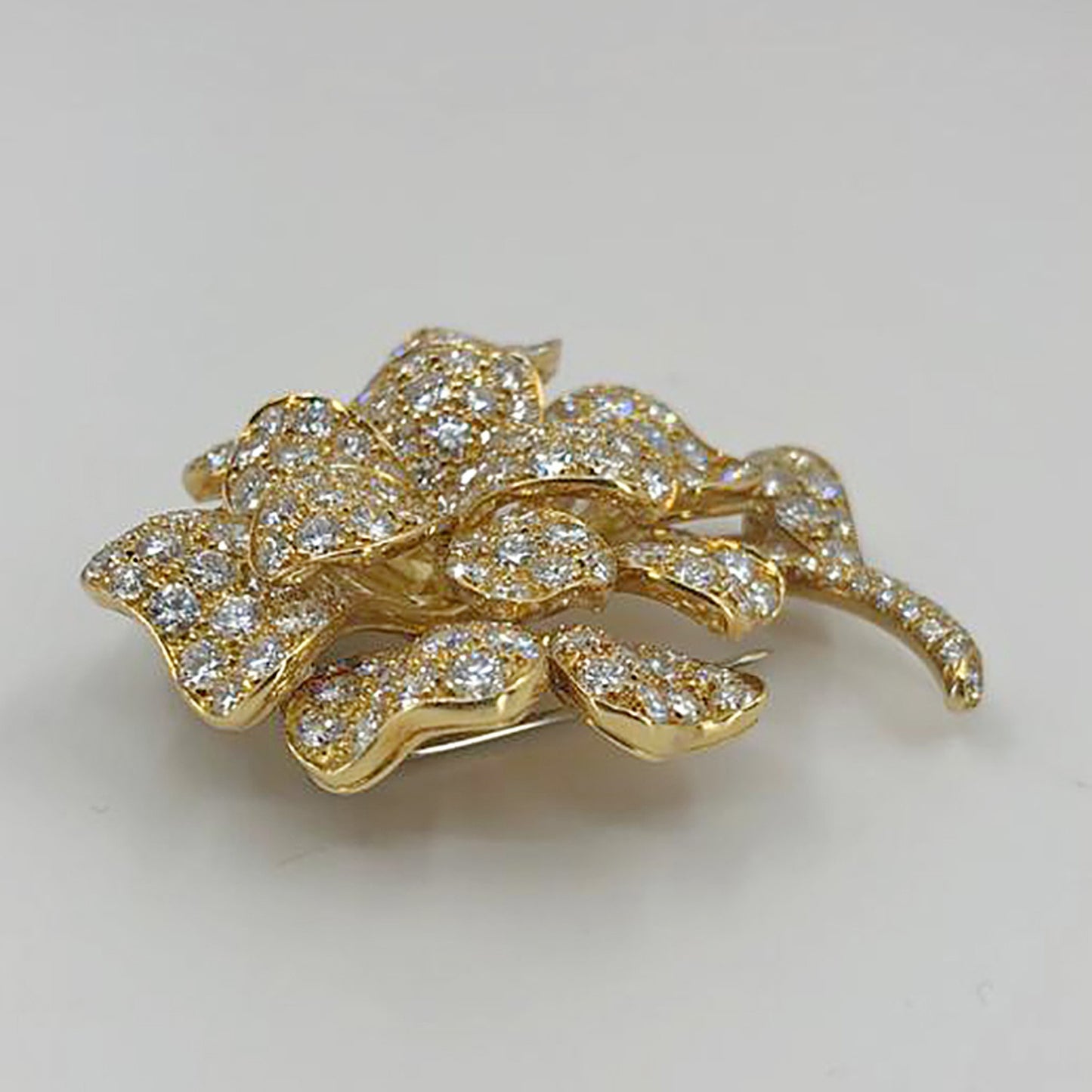 VAN CLEEF & ARPELS Diamond Flower Brooch