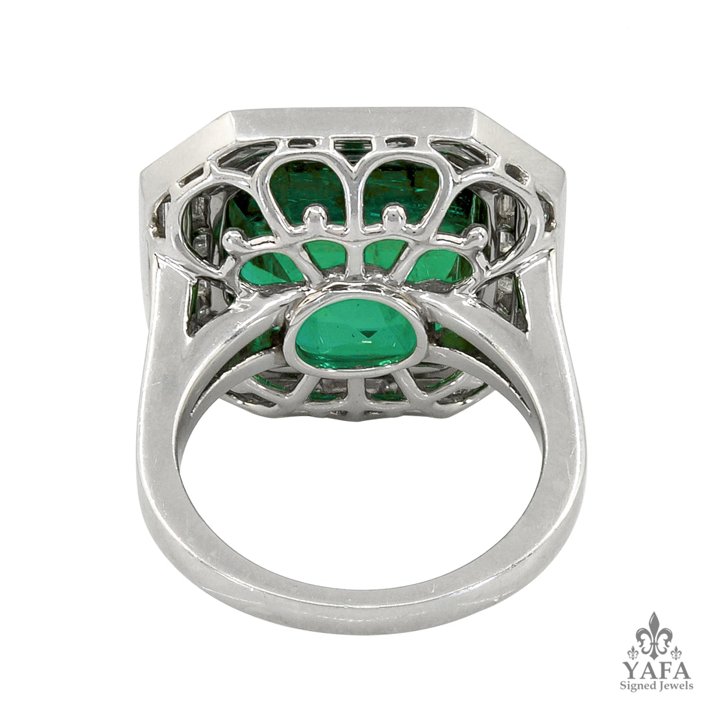 Contemporary Emerald Diamond Ring 11.03 cts