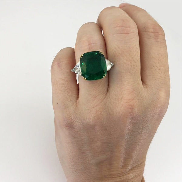 Contemporary Emerald Diamond Ring 11.44 cts