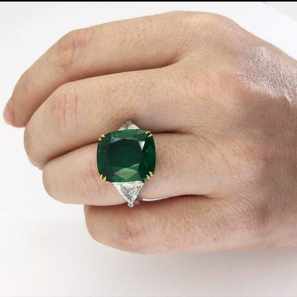 Contemporary Emerald Diamond Ring 11.44 cts