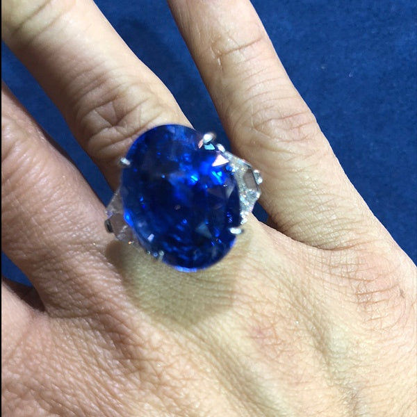 PIRANESI Platinum Oval Sapphire, Diamond Ring