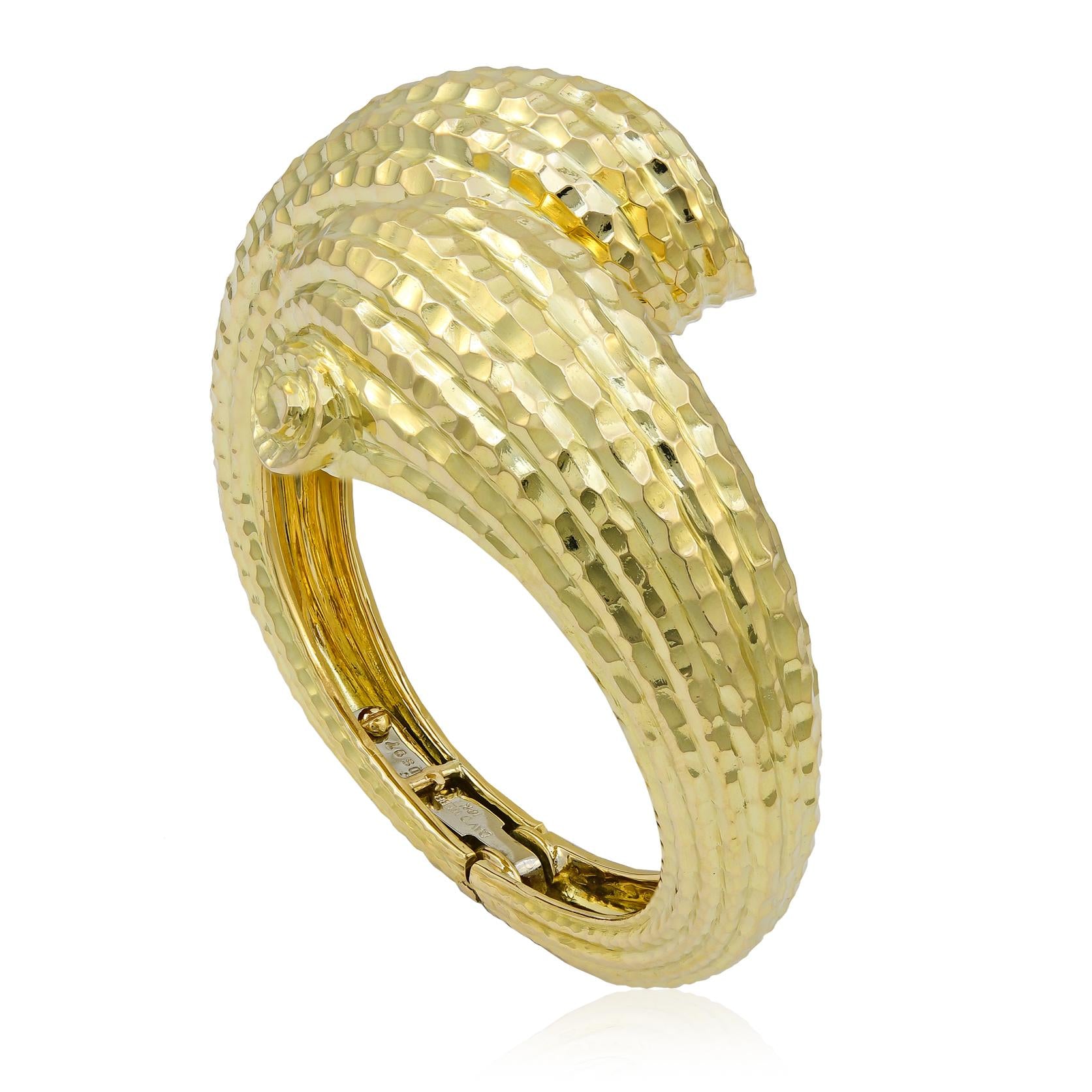 DAVID WEBB 18K Hammered Gold Crossover Bangle Bracelet