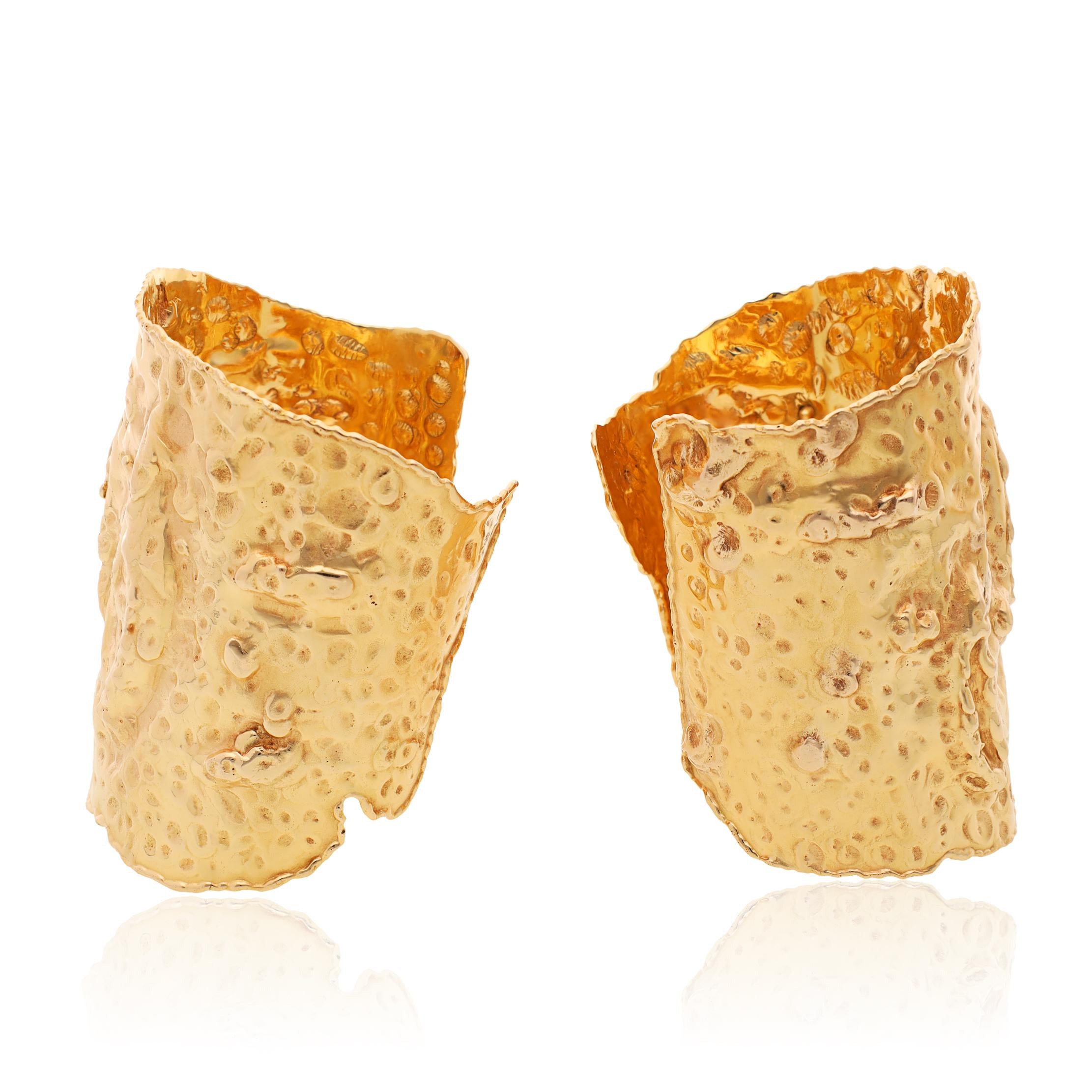 VAN CLEEF & ARPELS Pair of 18K Yellow Gold Hammered “Manchette” Cuff Bracelets