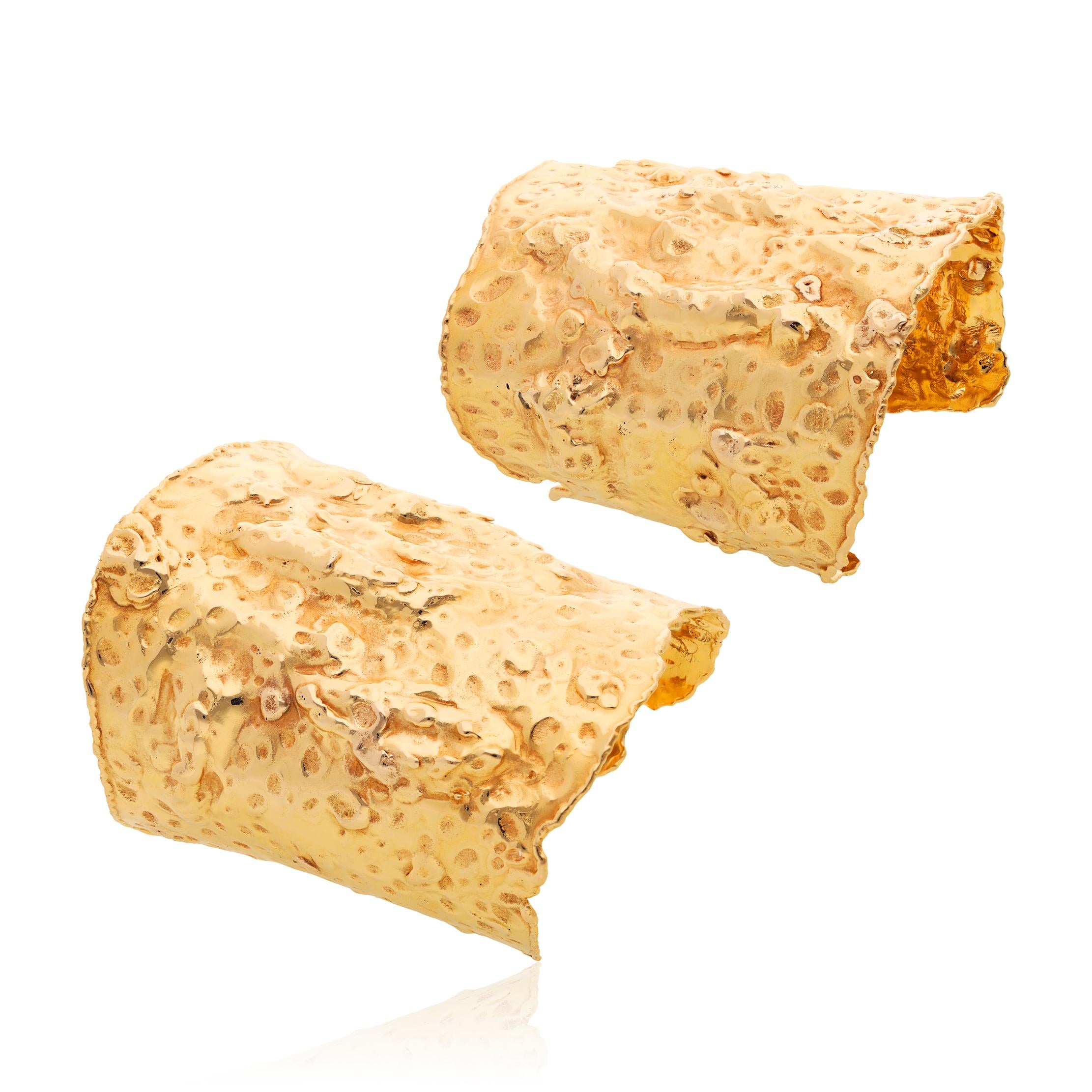 VAN CLEEF & ARPELS Pair of 18K Yellow Gold Hammered “Manchette” Cuff Bracelets