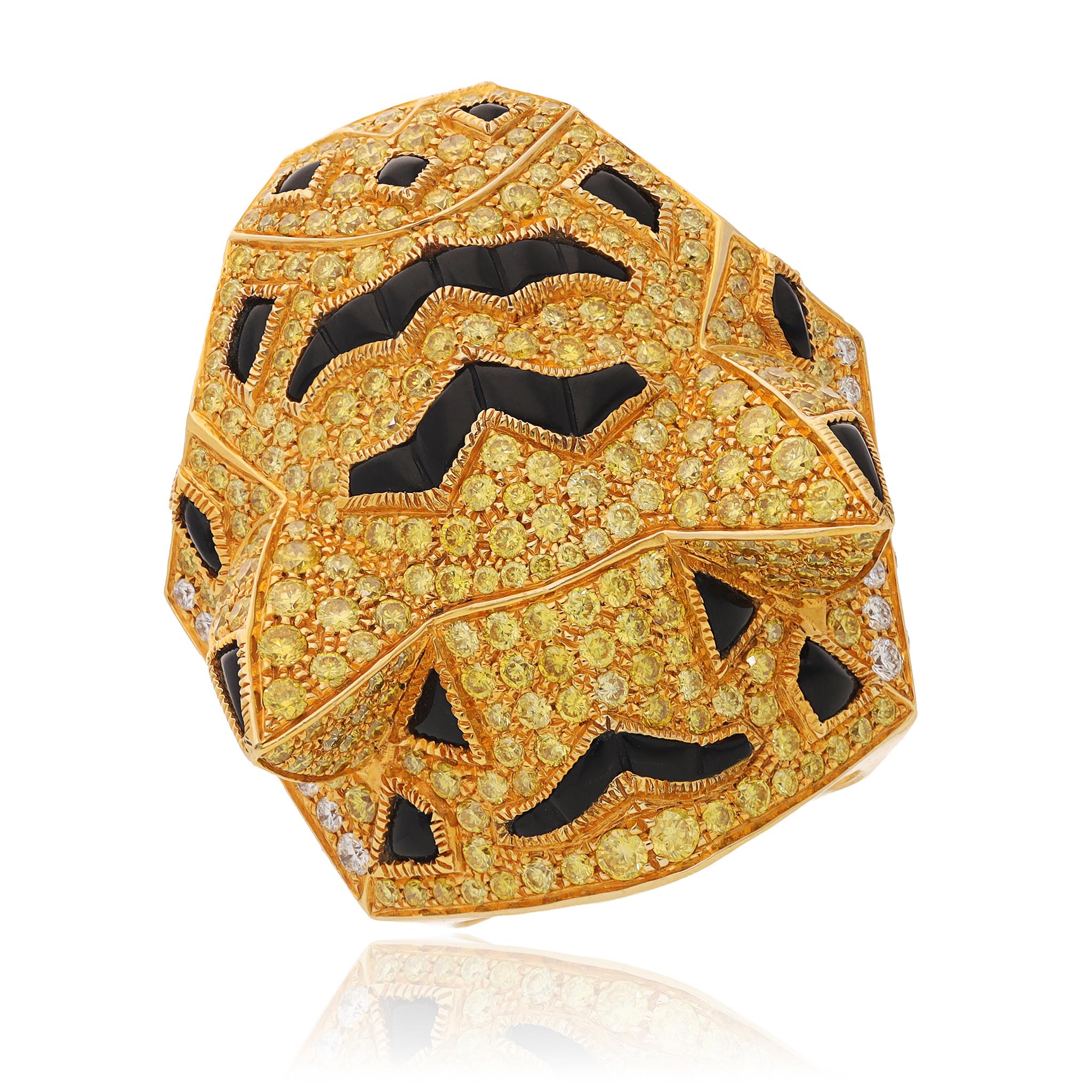 CARTIER Yellow and White Diamond, Emerald, and Onyx Panthère Head Ring