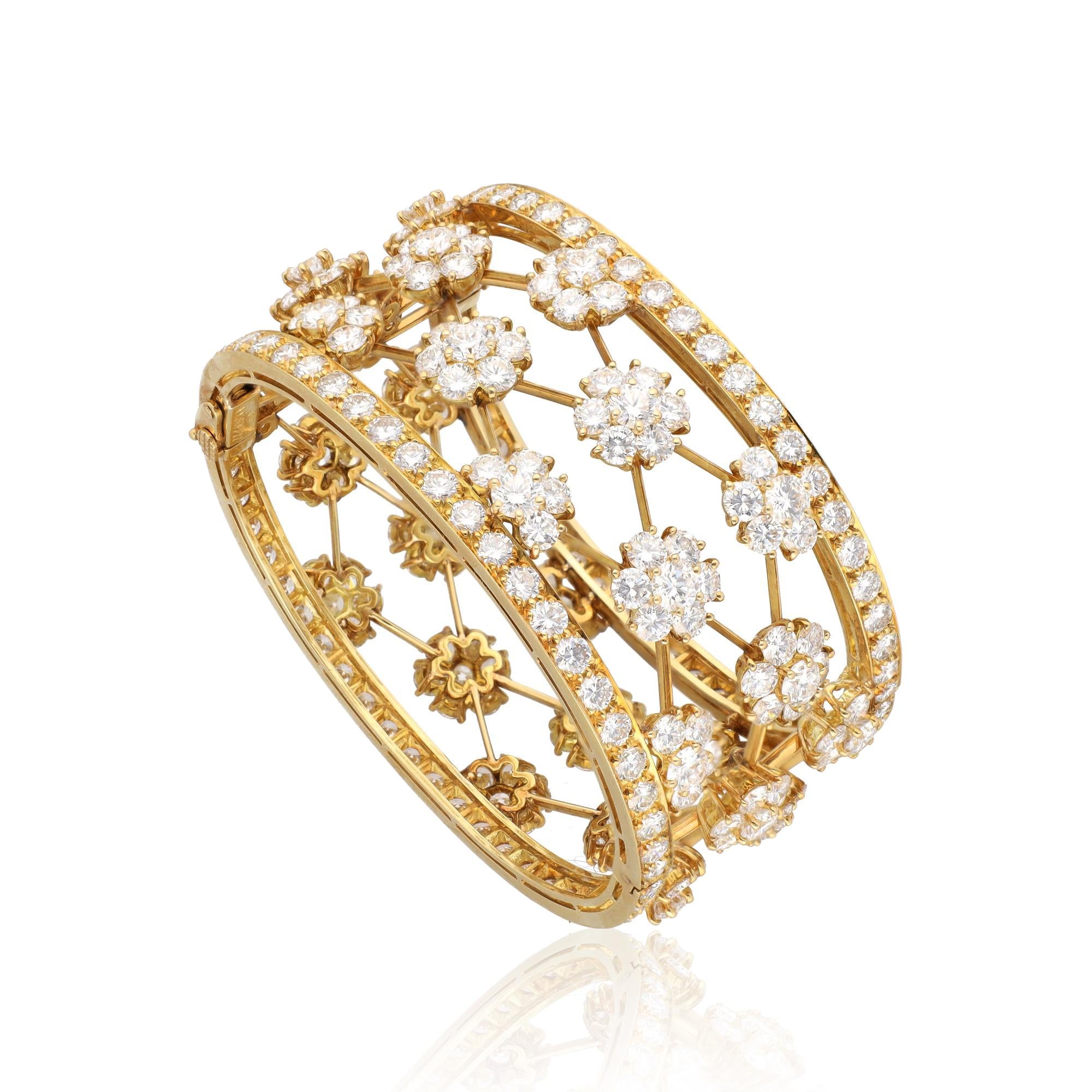 VAN CLEEF & ARPELS 18K Yellow Gold Diamond "Snowflake" Bangle