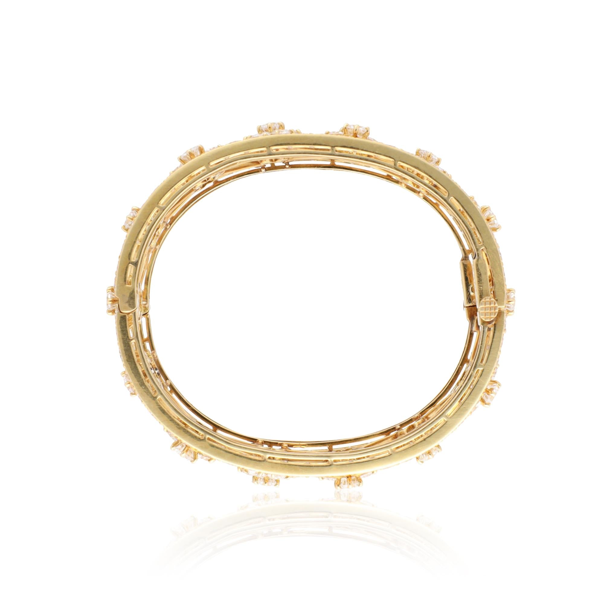 VAN CLEEF & ARPELS 18K Yellow Gold Diamond "Snowflake" Bangle