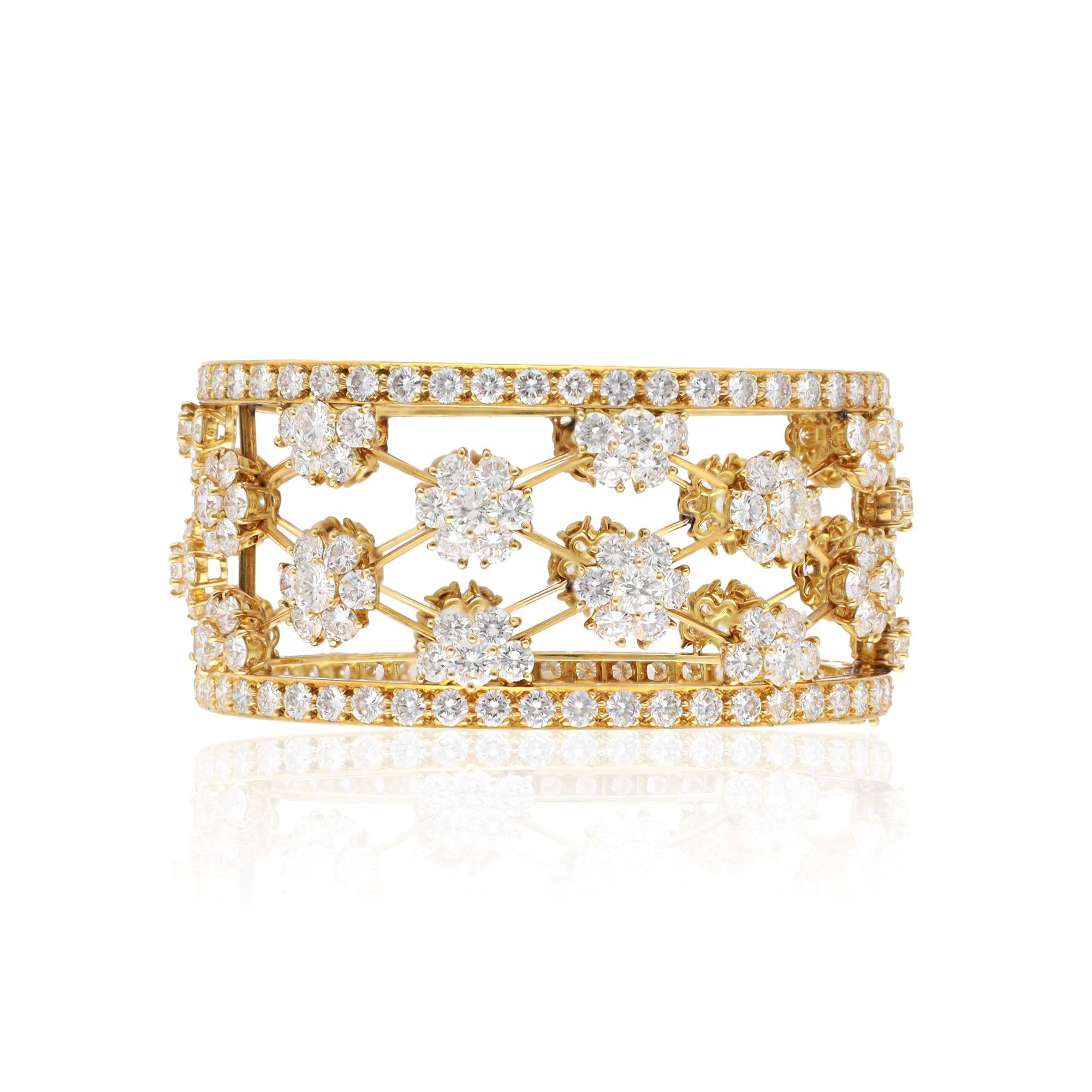 VAN CLEEF & ARPELS 18K Yellow Gold Diamond "Snowflake" Bangle