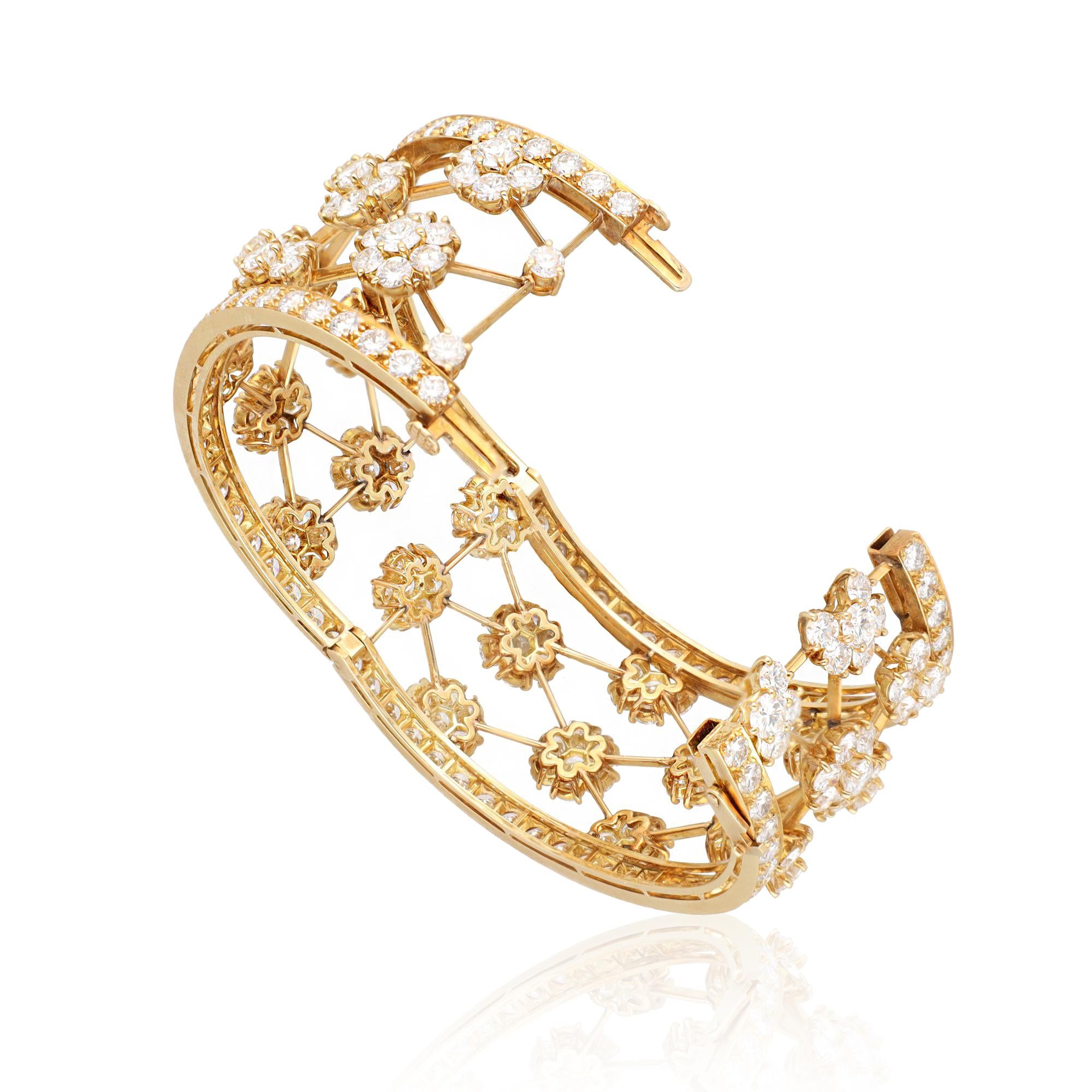 VAN CLEEF & ARPELS 18K Yellow Gold Diamond "Snowflake" Bangle
