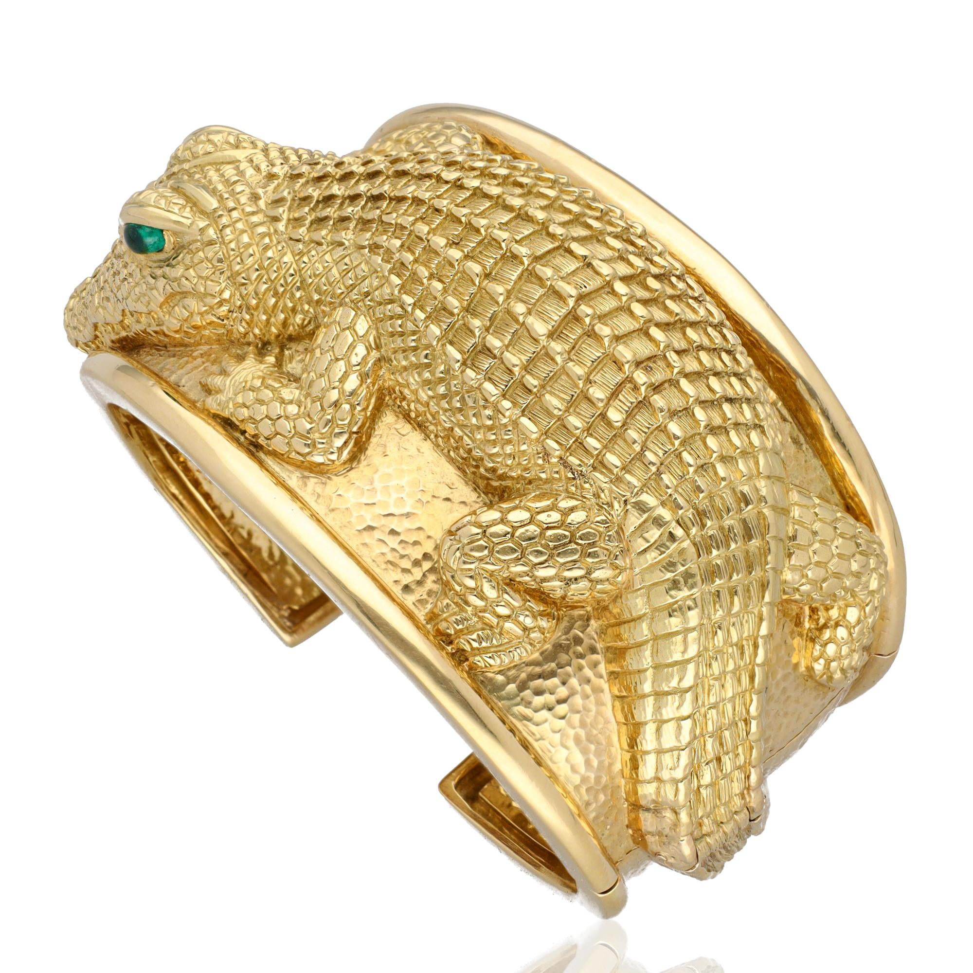 DAVID WEBB Repoussé Alligator Cuff, Emerald