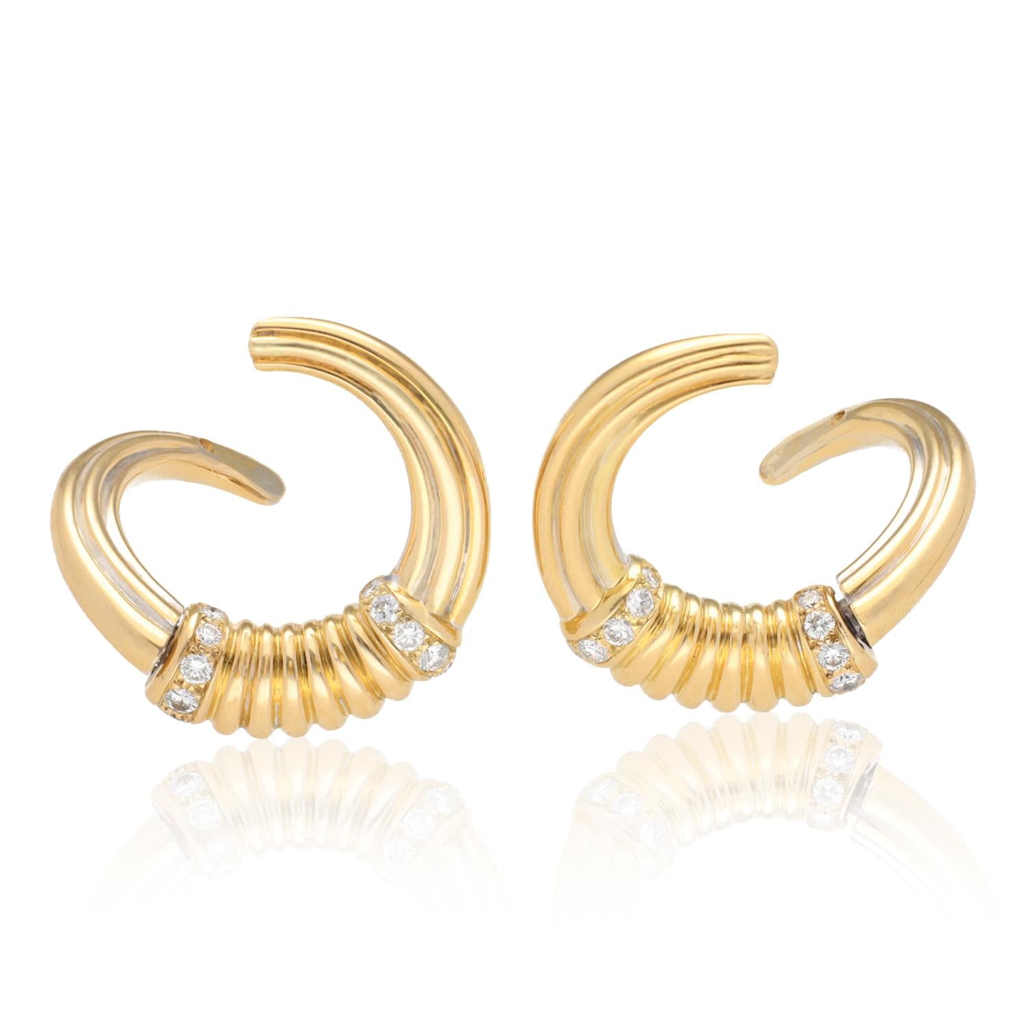 VAN CLEEF & ARPELS Creoles Cosmos Earrings