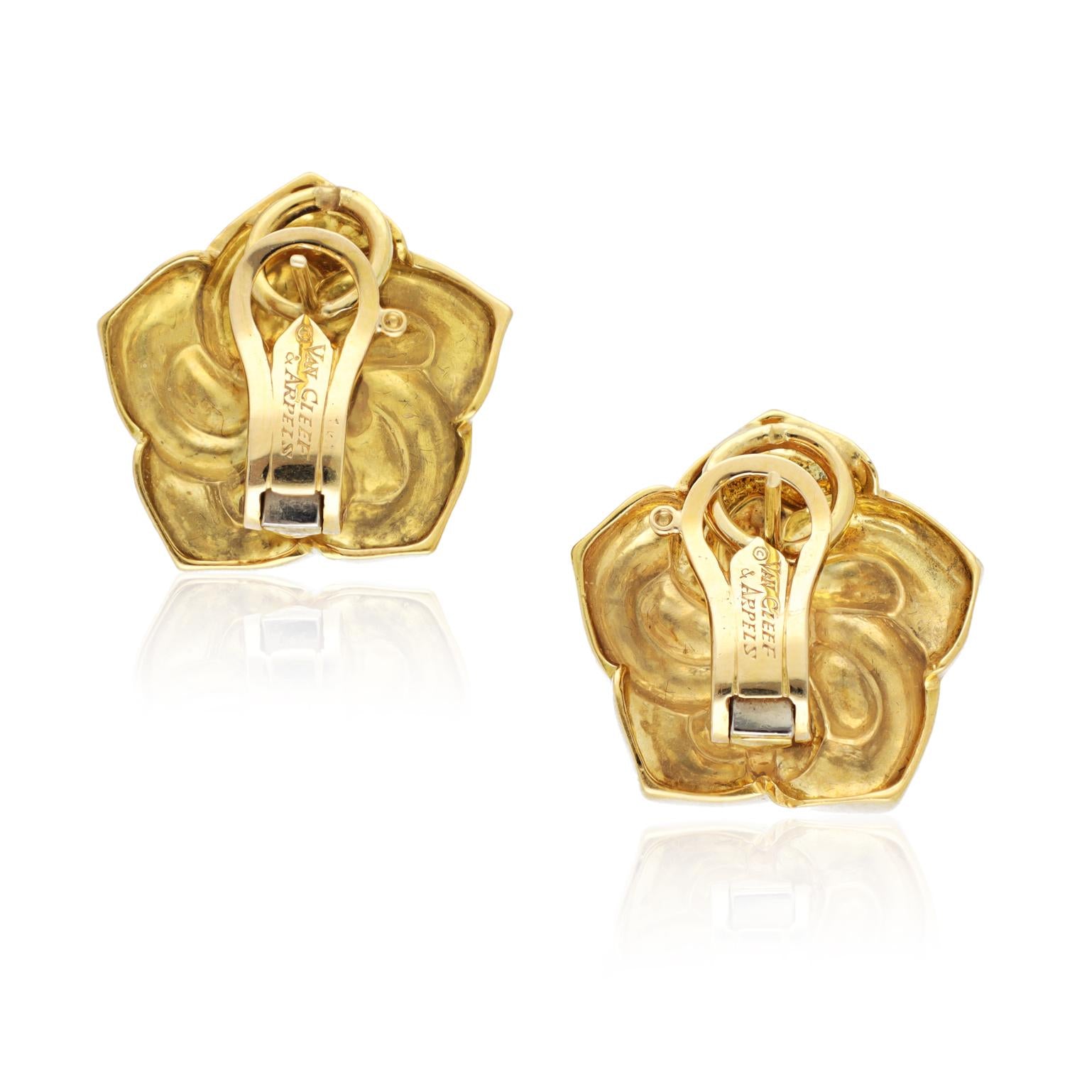 VAN CLEEF & ARPELS Magnolia Flower Ear Clips