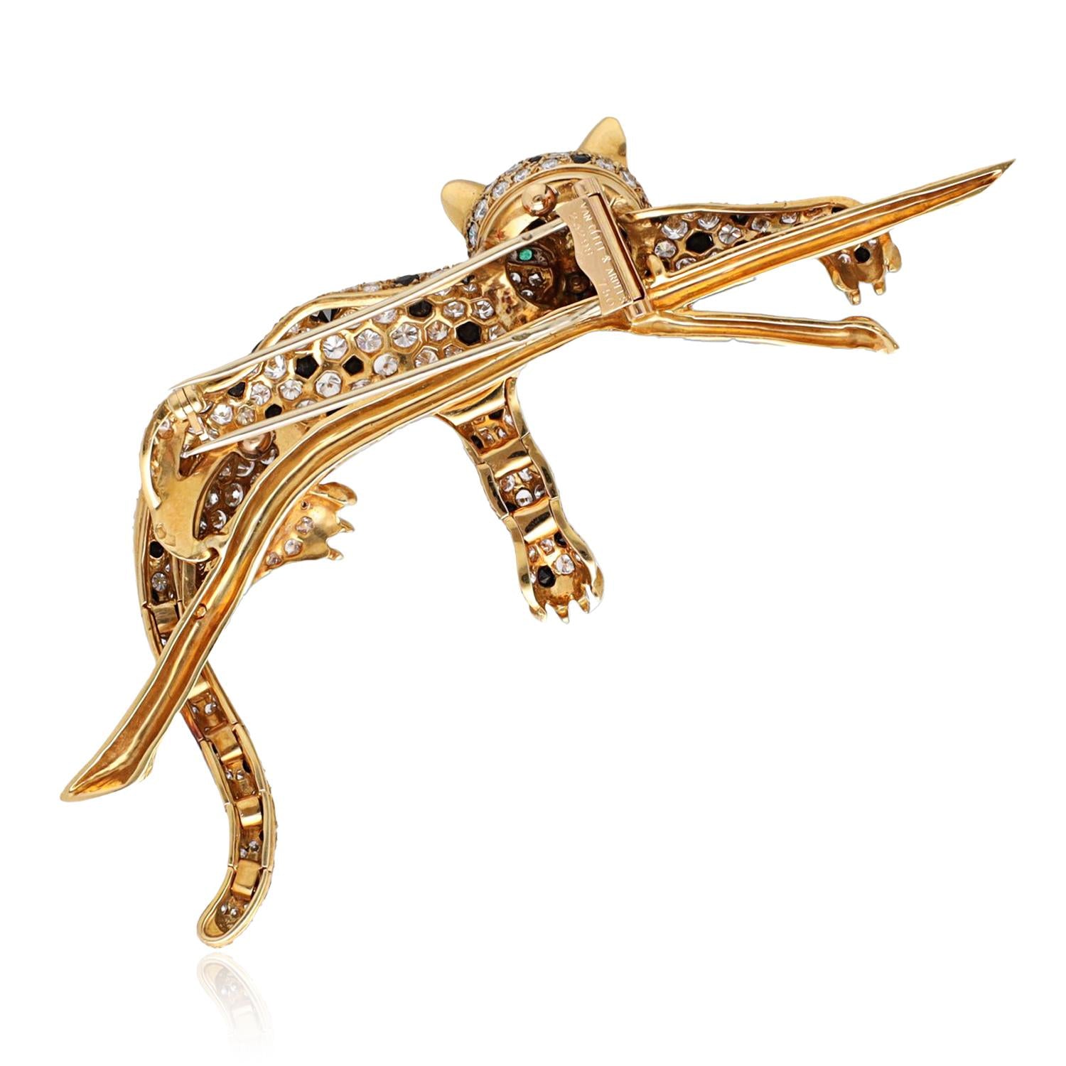VAN CLEEF & ARPELS Lounging Leopard Brooch