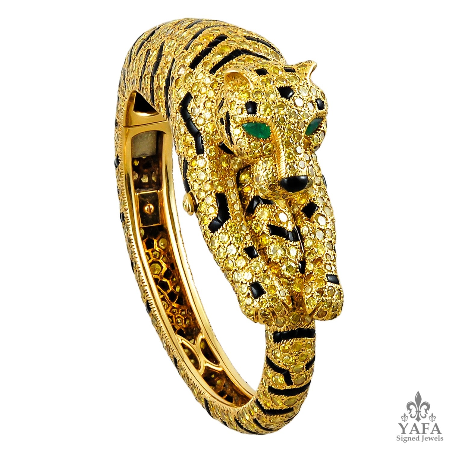 Buy 22Kt Cartier Kamal Gold Bracelet For Men 65VI3879 Online from Vaibhav  Jewellers