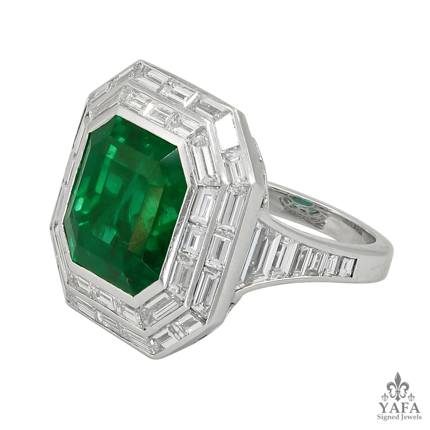 Contemporary Emerald Diamond Ring 11.03 cts